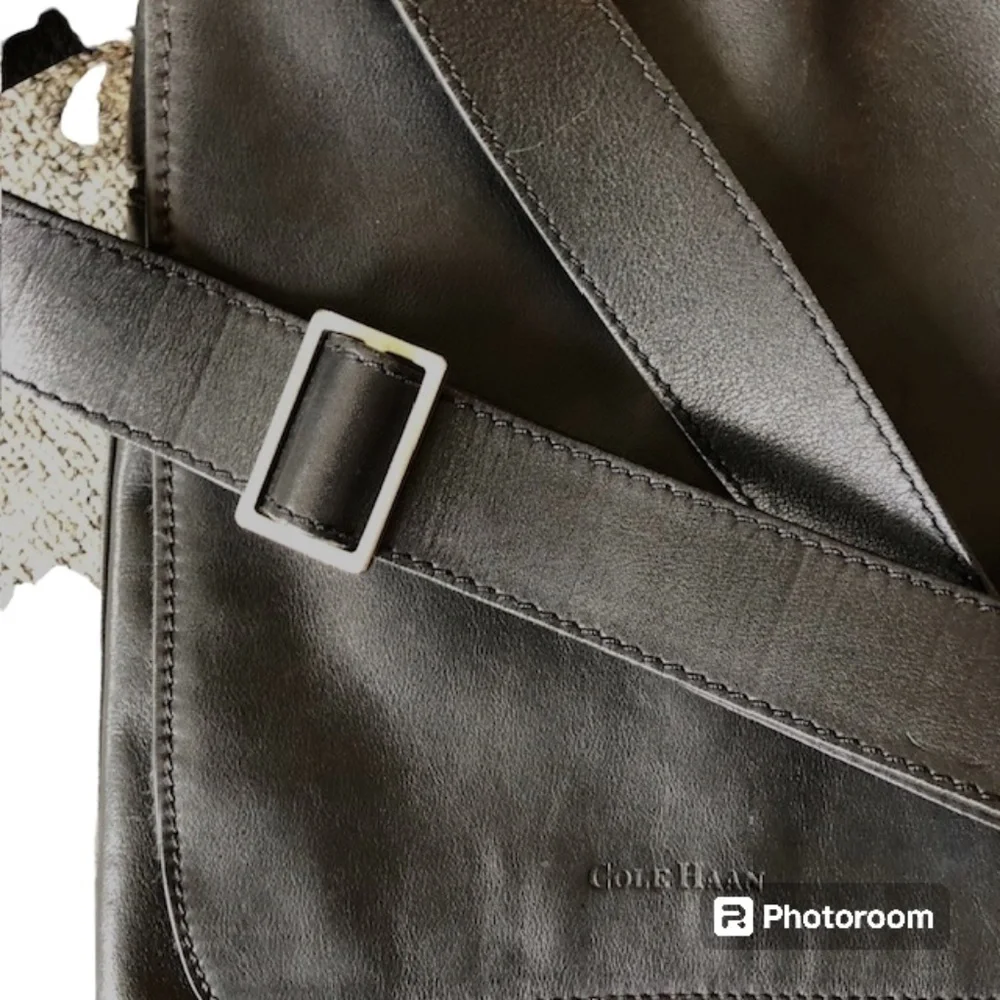Cole Haan Black Leather Crossbody Messenger Bag With Adjustable Strap Size OS